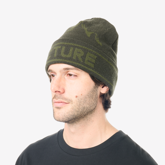 Picture Mountain Beanie Grape Leaf, indossato frontale uomo