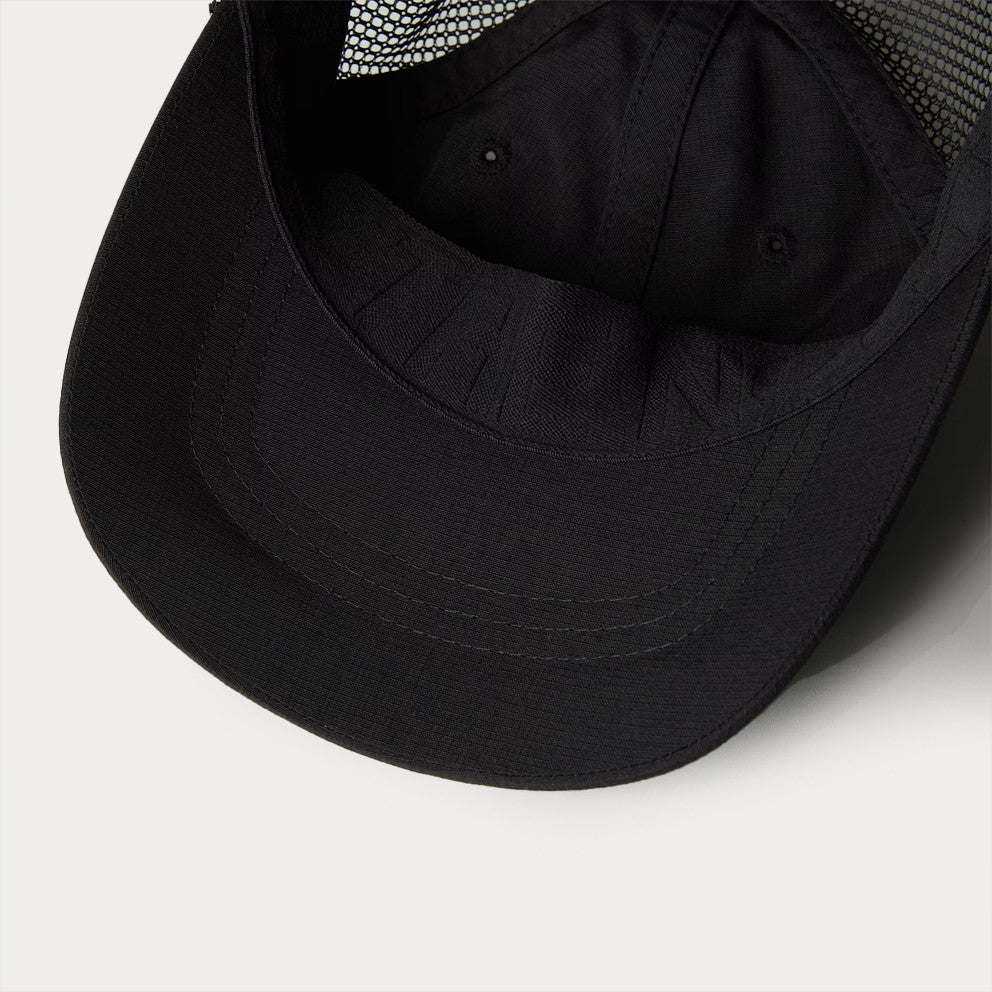 Horizon Trucker cap with mesh back, adjustable snapback, curved visor, and embroidered The North Face logo.