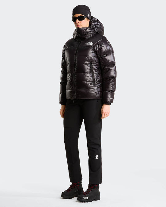 The North Face W Summit Pumori Down Parka - TNF Black - full-body front on model