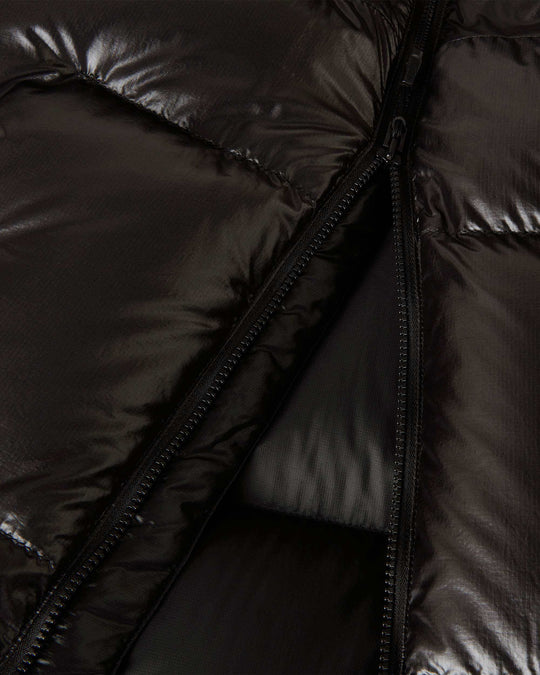 The North Face W Summit Pumori Down Parka - TNF Black - zippered pocket close-up