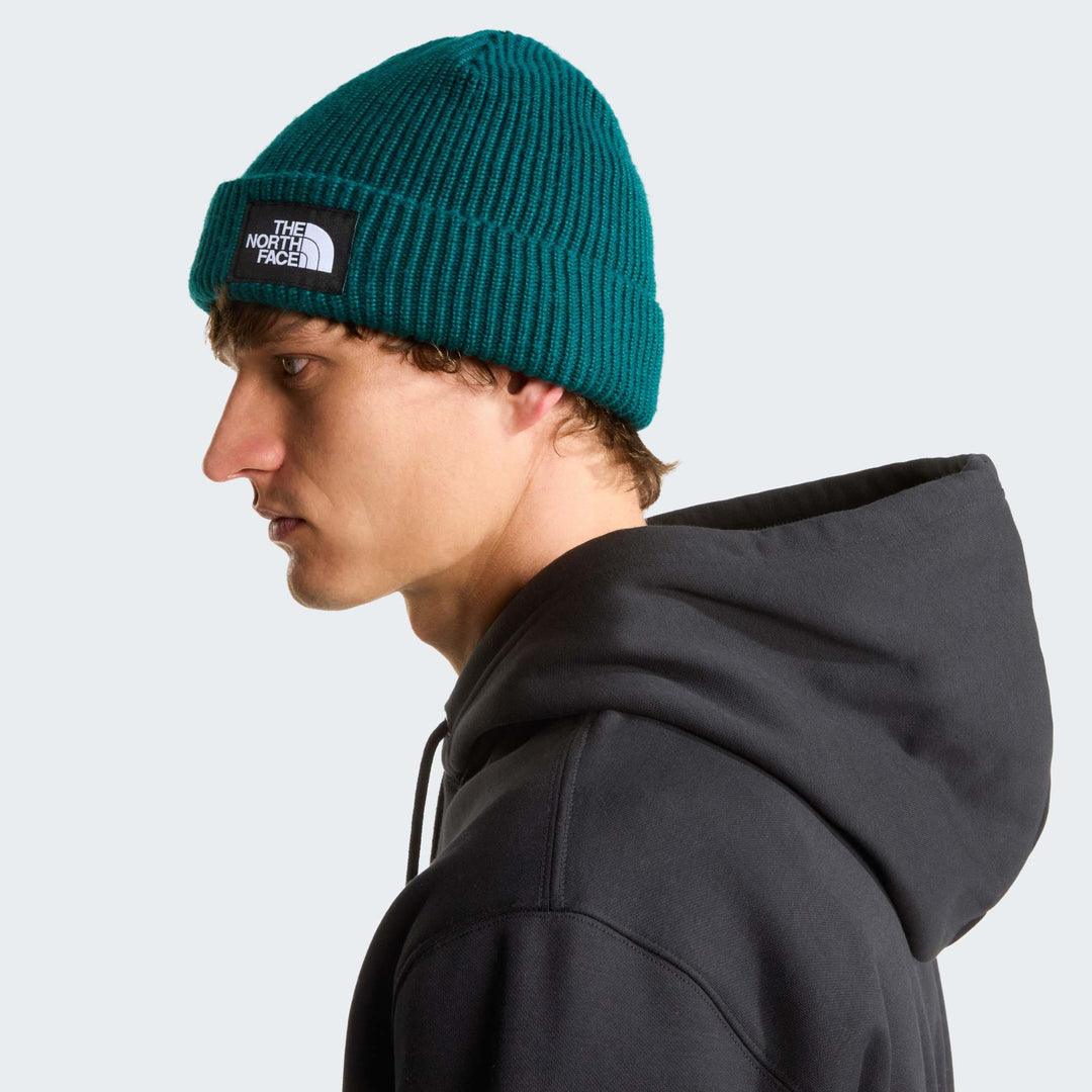 Berretto Salty Lined Beanie verde petrolio in maglia a coste, con risvolto e patch nera con logo bianco.