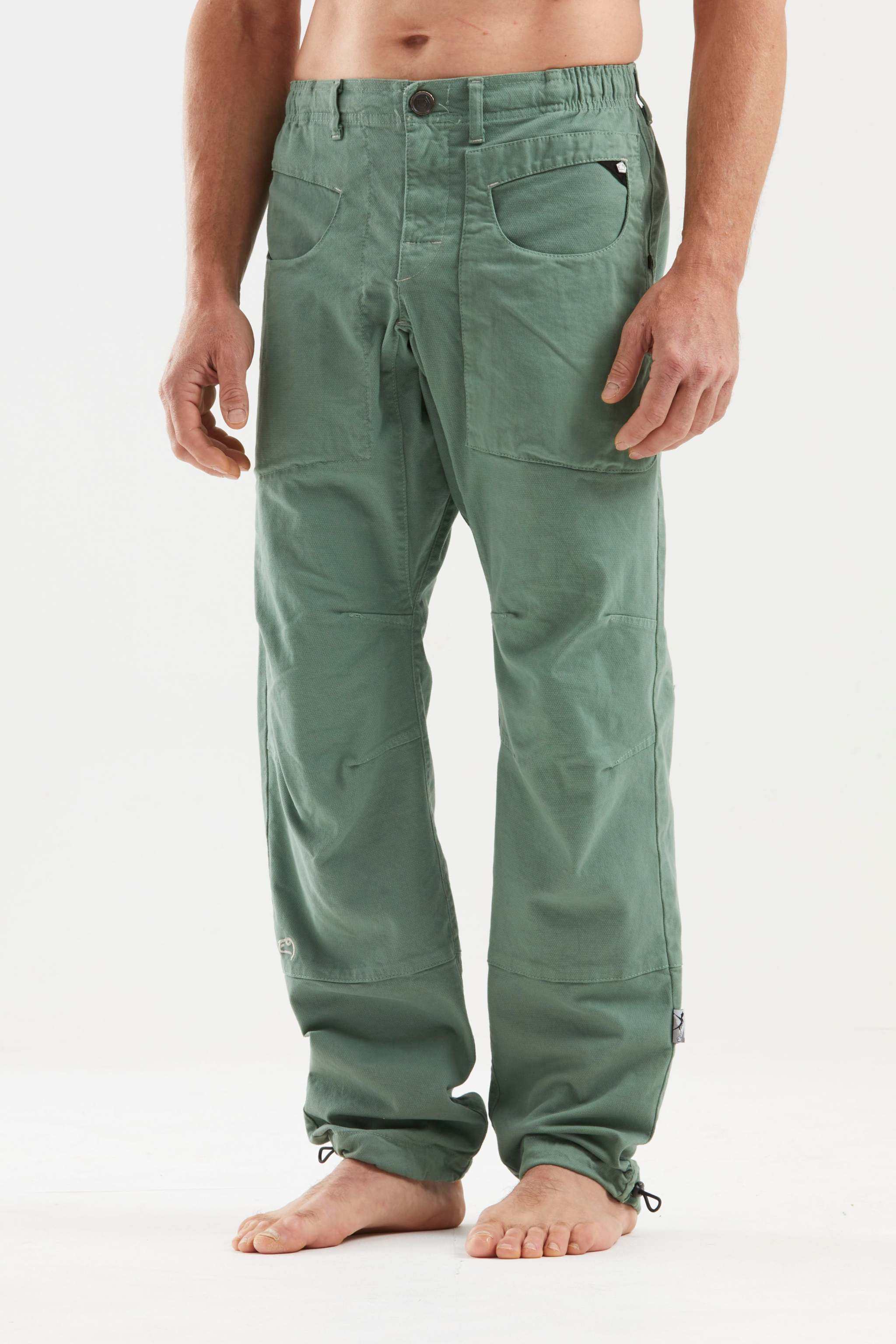 Pantaloni da outdoor in cotone biologico con inserti a contrasto e vestibilità slim