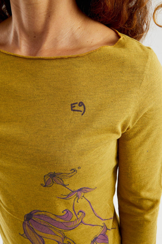 E9 Sibilla W25-DLS005 donna - Curry - dettaglio scollo e logo