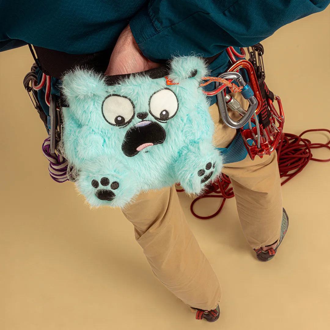 Y&amp;Y Vertical Chalk Bag Bear, dettaglio dell’apertura durante l’uso