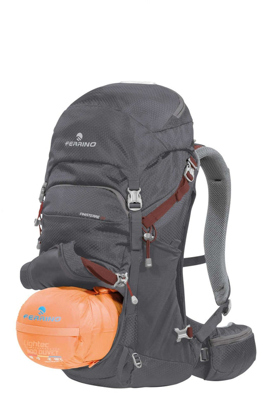 Zaino Finisterre 28, hiking backpack with multiple pockets and durable recycled material.