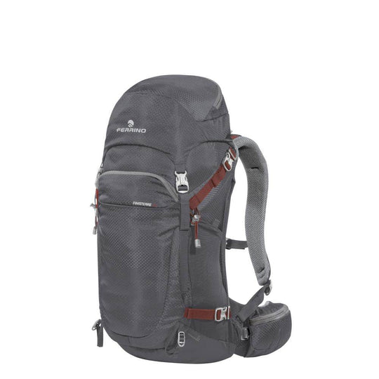 Zaino Finisterre 28 hiking backpack with multiple pockets and front access by Ferrino.